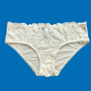 Victorias Secret Body Supersoft floral Lace front Hiphugger panty beige Small